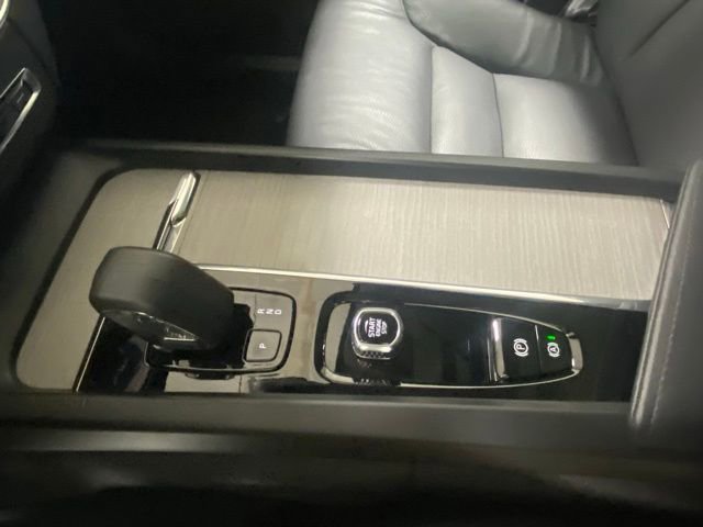 Used 2025 Volvo XC60 B5 Plus image 26