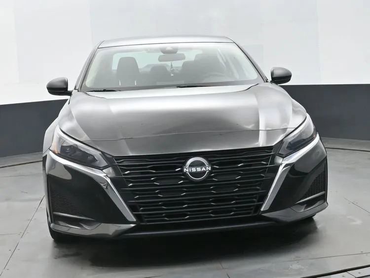 Used 2025 Nissan Altima 2.5 SV image 3