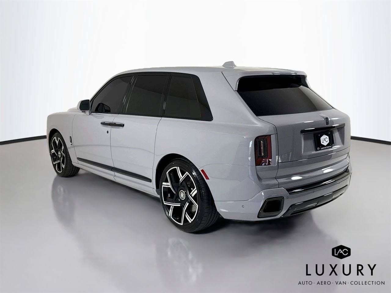 Used 2025 Rolls-Royce Cullinan Black Badge AWD/4WD image 8