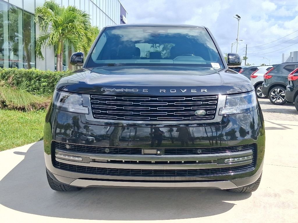 Used 2024 Land Rover Range Rover Long Wheelbase SE AWD/4WD image 2