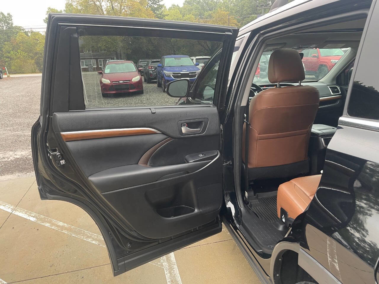 Used 2018 Toyota Highlander Limited image 26