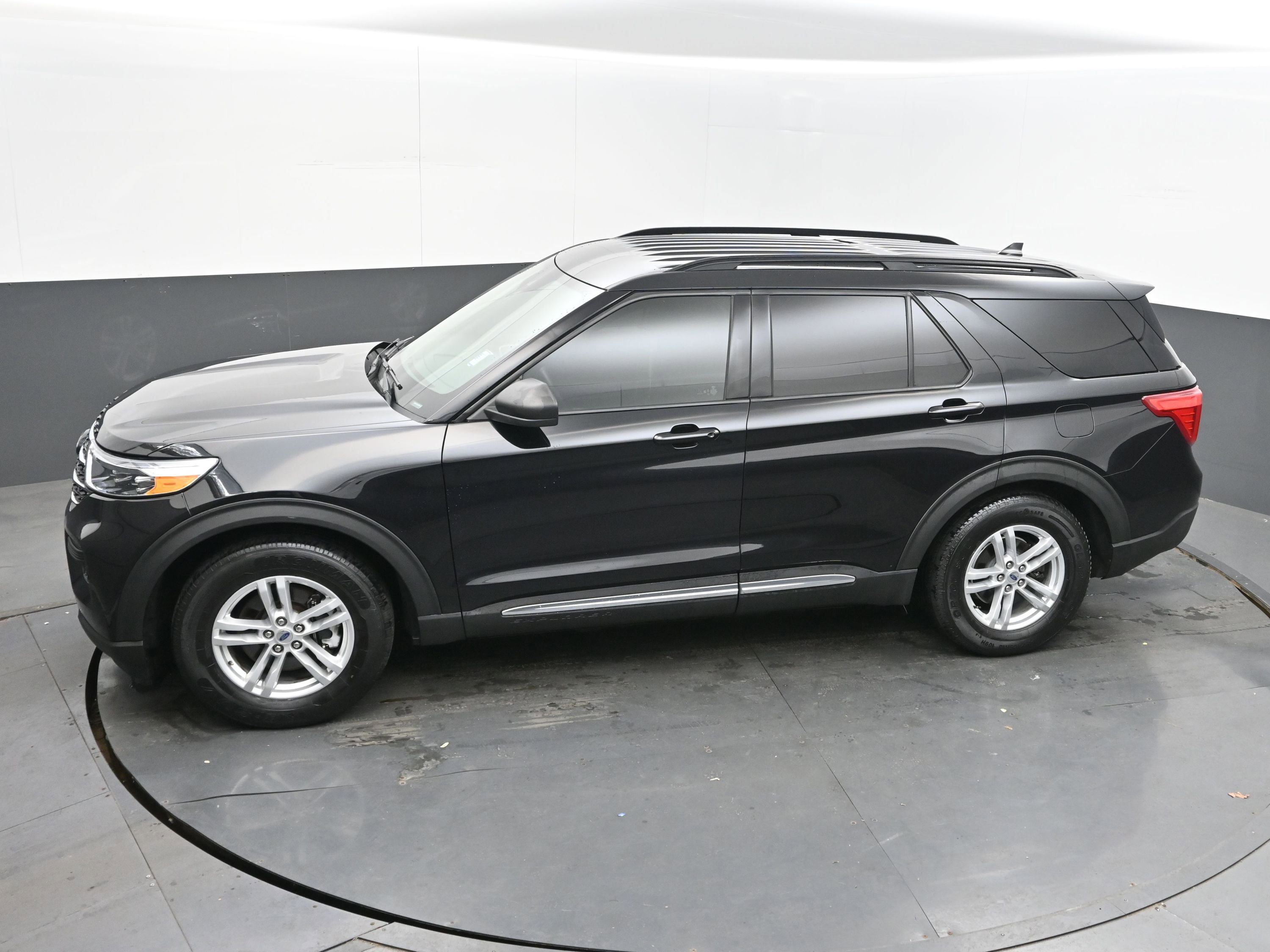 Used 2020 Ford Explorer XLT w/ Class III Trailer Tow Package image 37