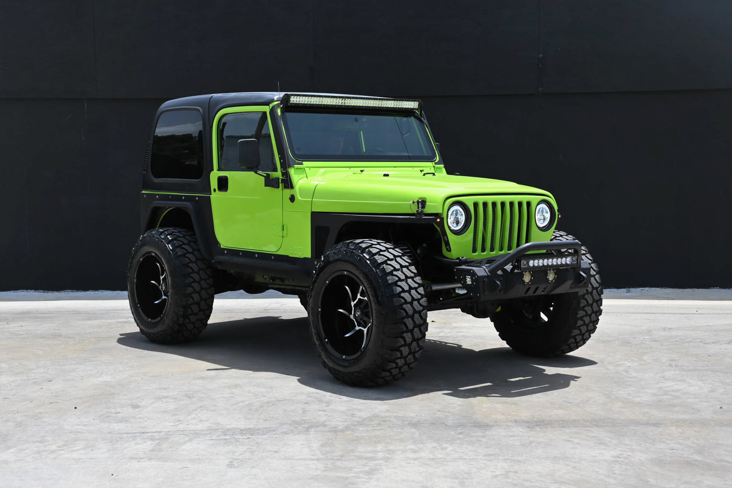 Used 2002 Jeep Wrangler X AWD/4WD image 2