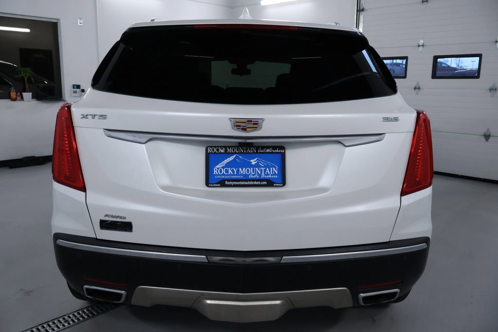 Used 2017 Cadillac XT5 Platinum w/ Driver Assist Package AWD/4WD image 6