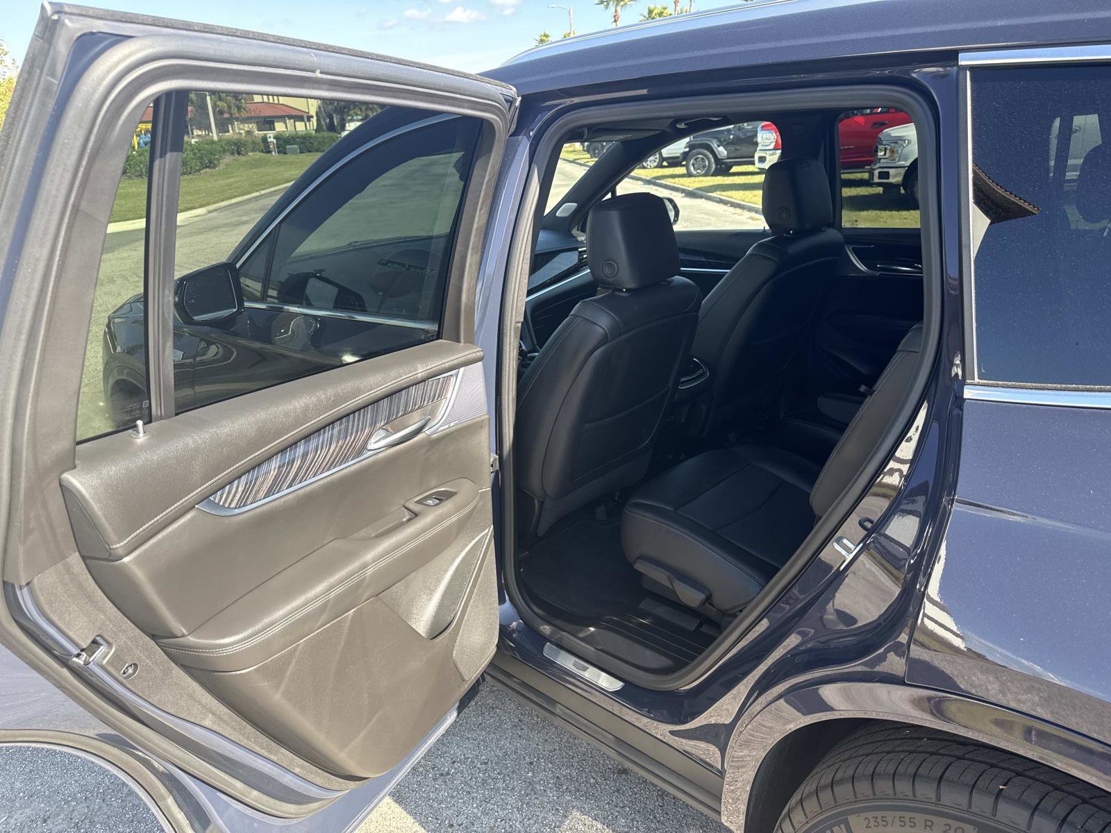 Used 2025 Cadillac XT6 Premium Luxury image 14