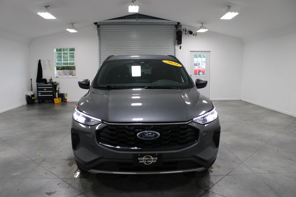 Used 2025 Ford Escape ST-Line AWD/4WD image 3