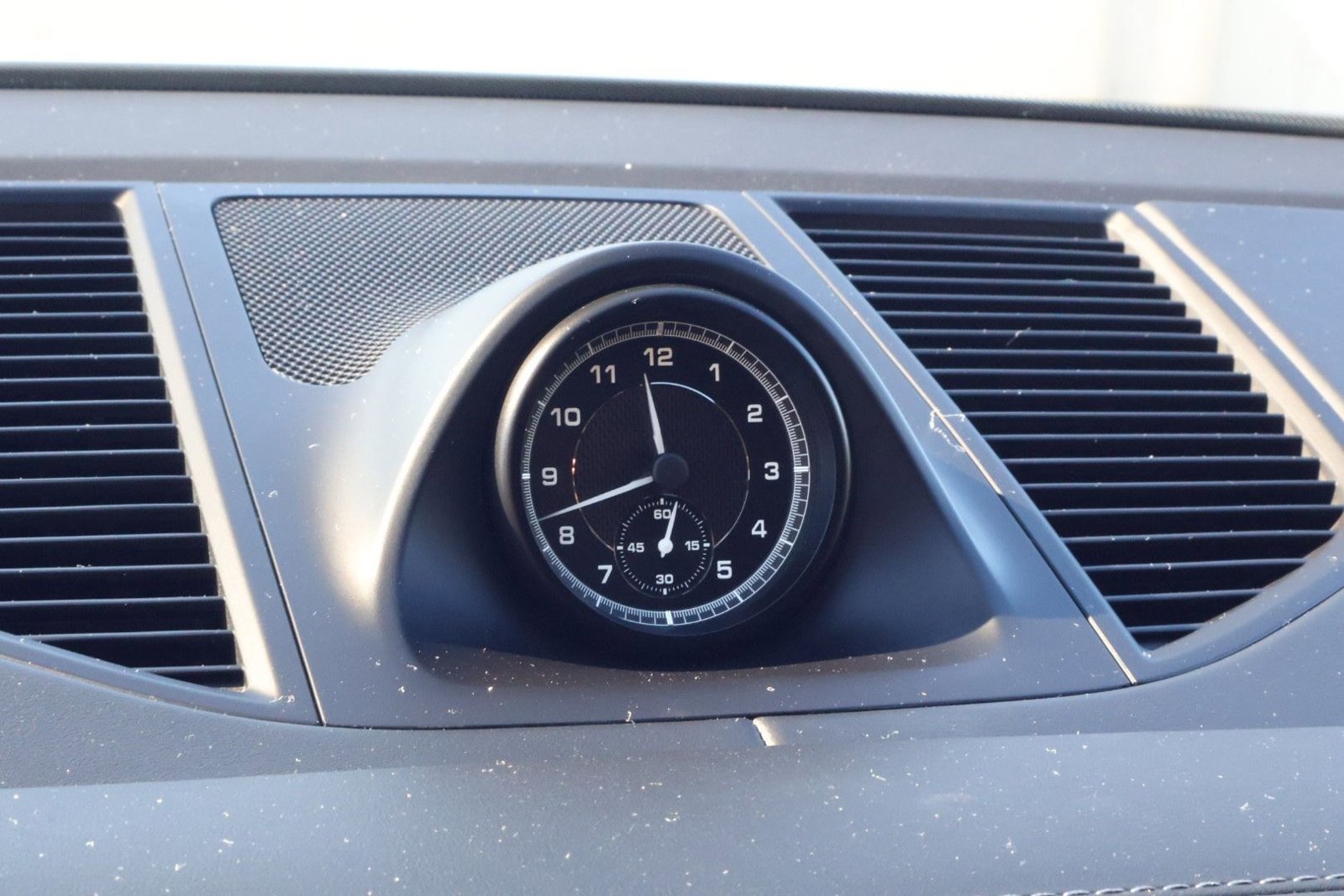 Certified 2025 Porsche Macan image 28