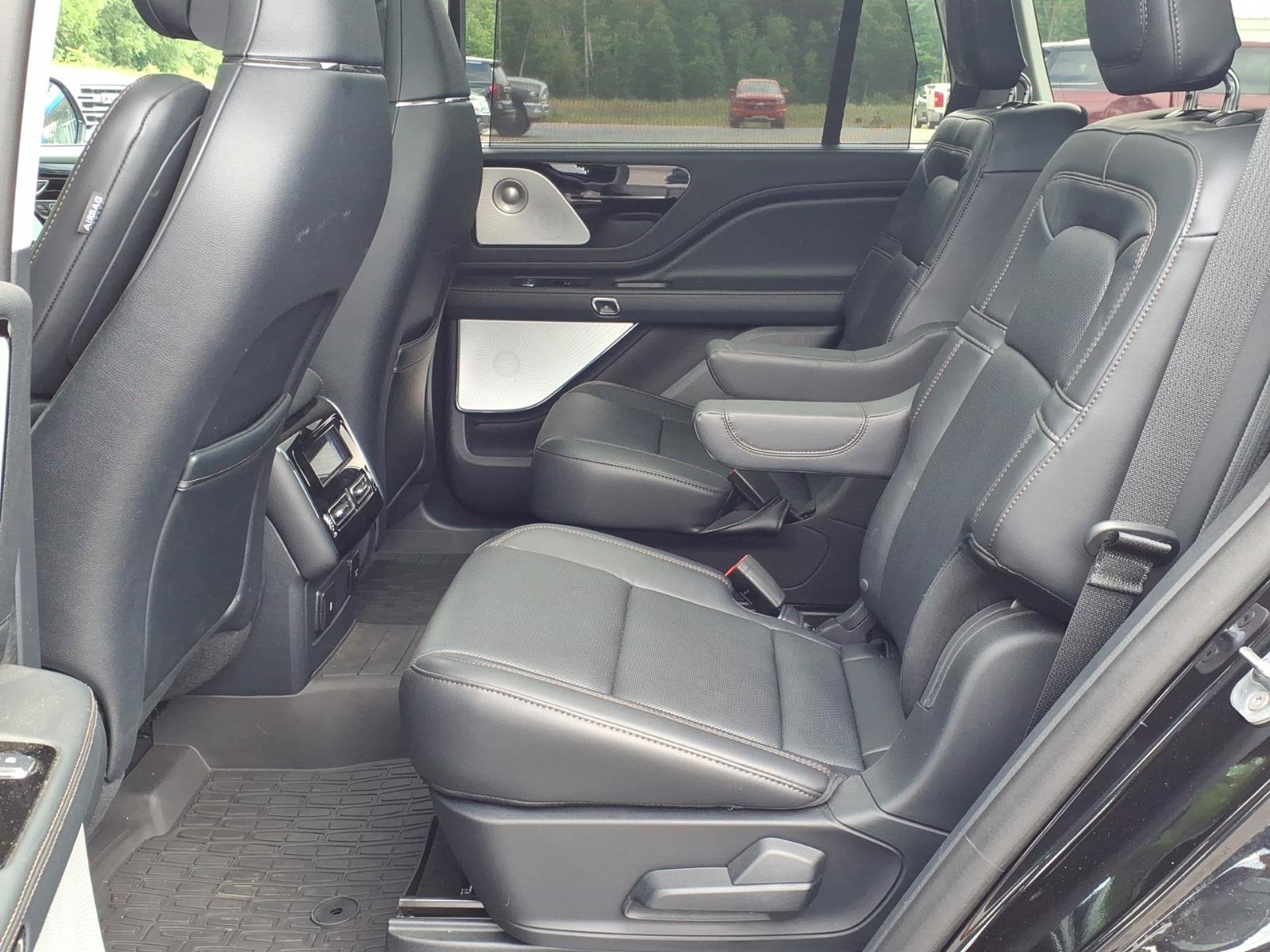 Used 2025 Lincoln Aviator Reserve w/ Equipment Group 201A AWD/4WD image 6