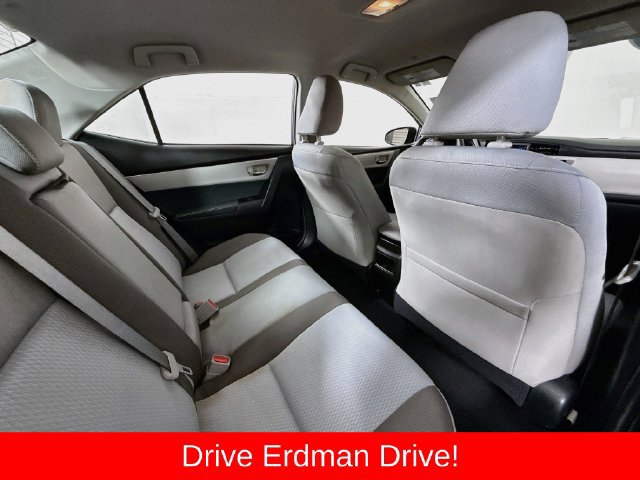 Used 2018 Toyota Corolla LE FWD image 29