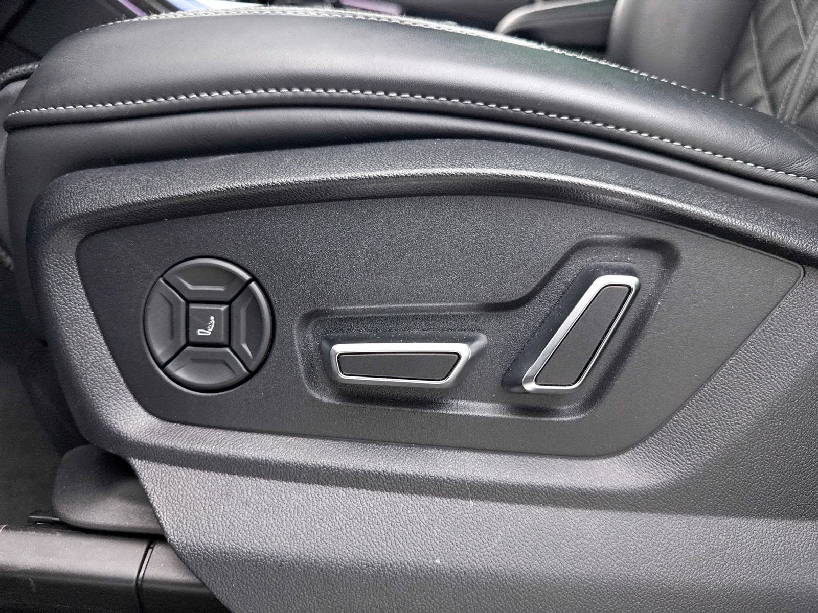 Used 2023 Audi SQ8 Prestige image 31