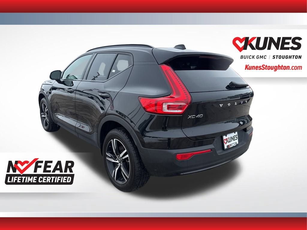 Used 2024 Volvo XC40 B5 Core image 9