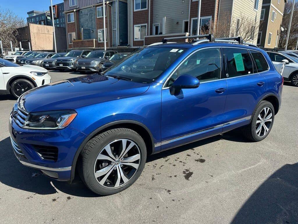 Used 2017 Volkswagen Touareg V6 image 3