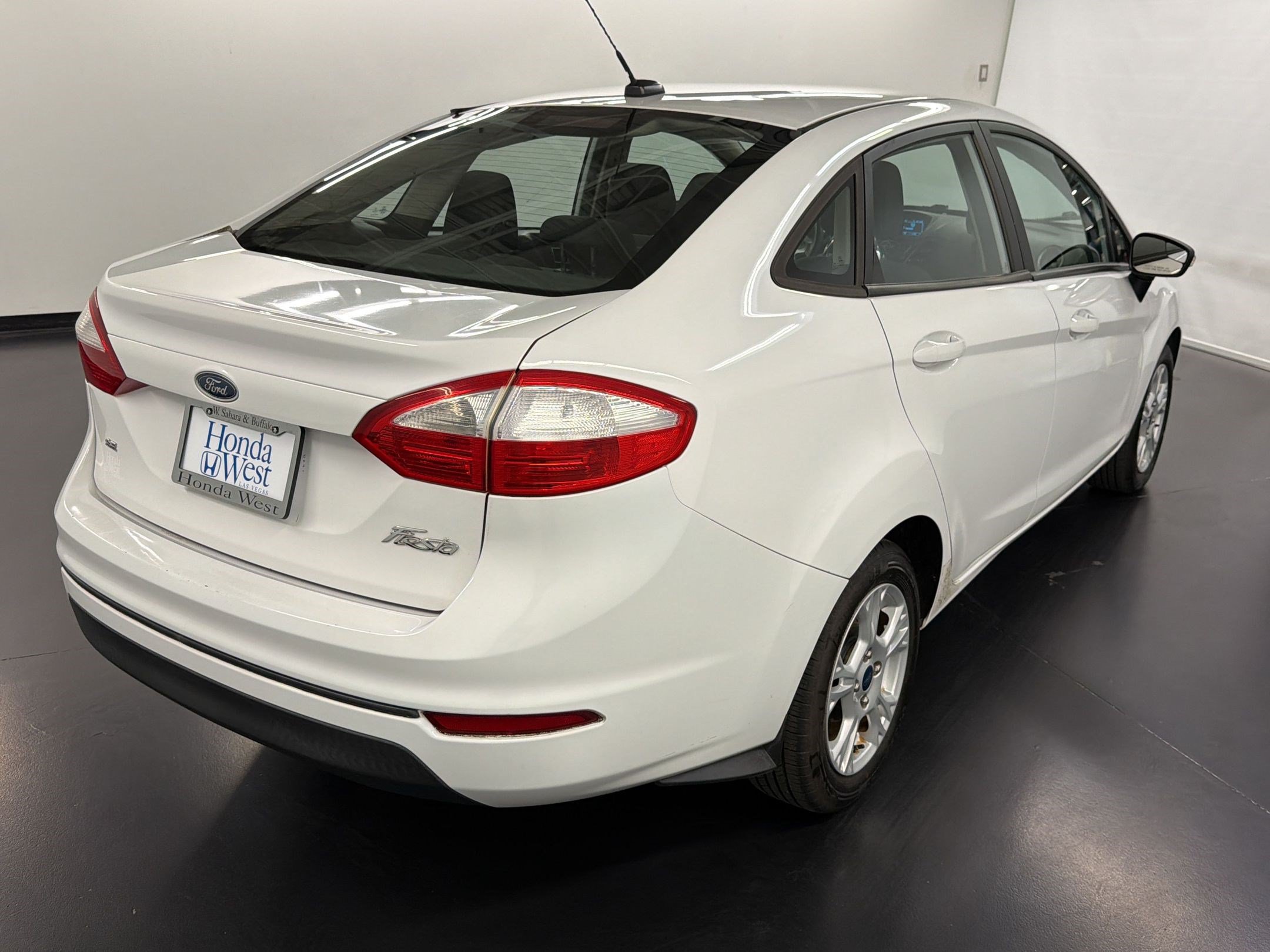 Used 2016 Ford Fiesta SE FWD image 9