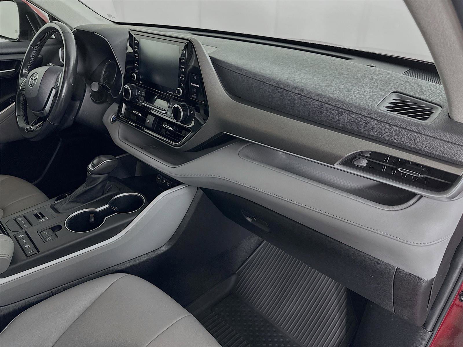 Certified 2021 Toyota Highlander XLE AWD/4WD image 30