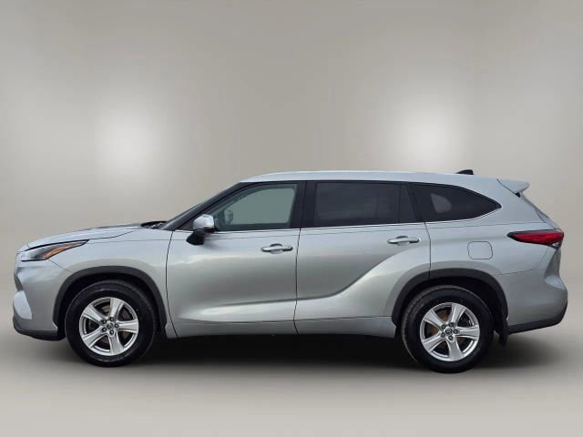 Used 2022 Toyota Highlander LE AWD/4WD image 8