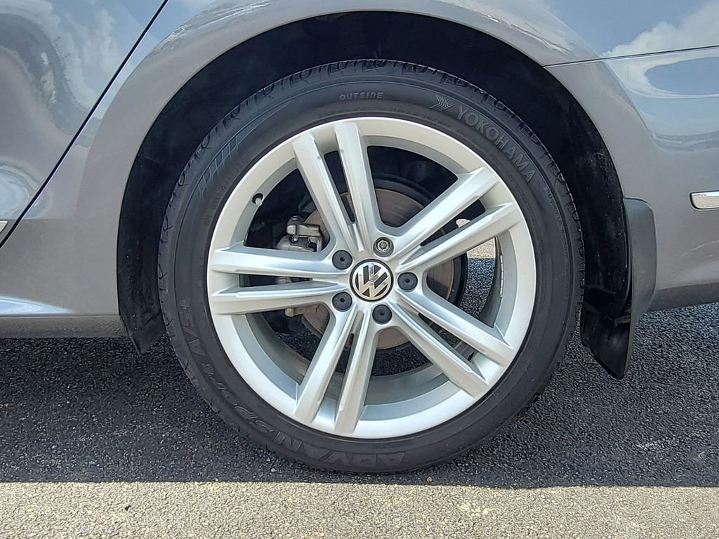 Used 2012 Volkswagen Passat TDI SEL Premium FWD image 32