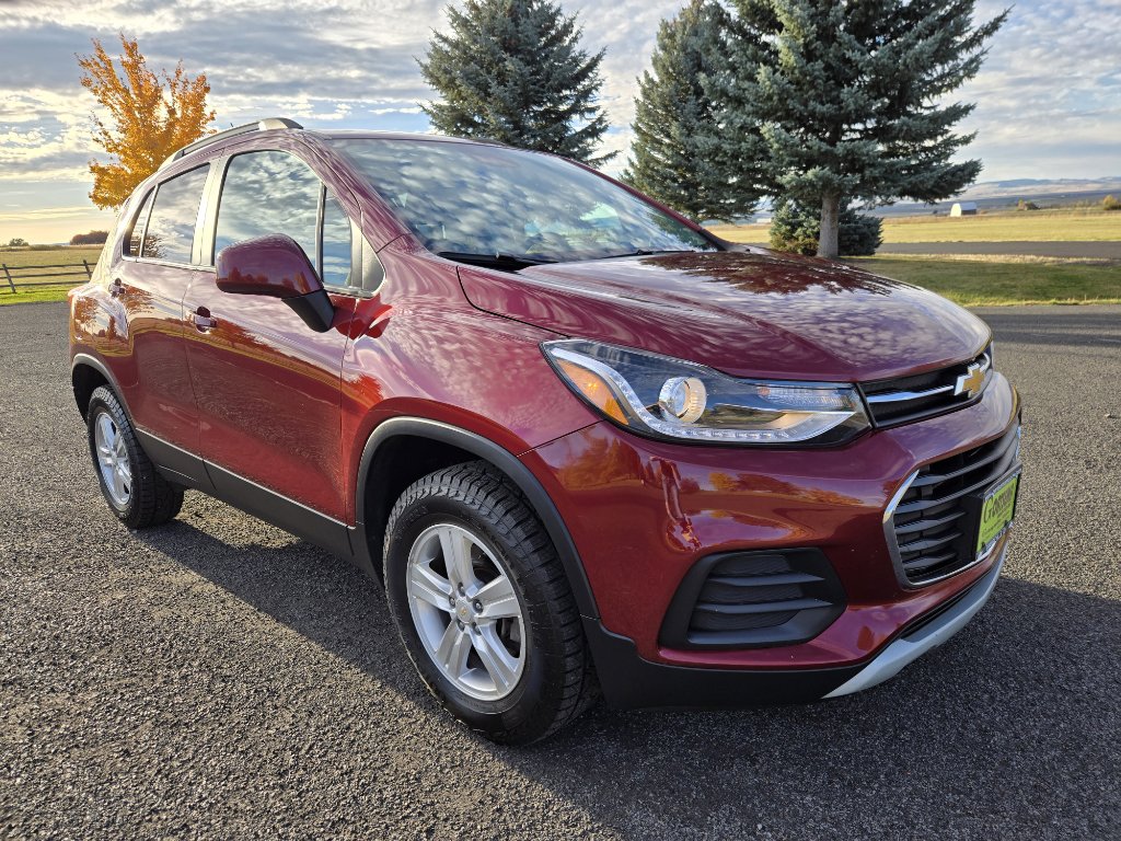 Used 2022 Chevrolet Trax LT w/ LT Convenience Package image 3