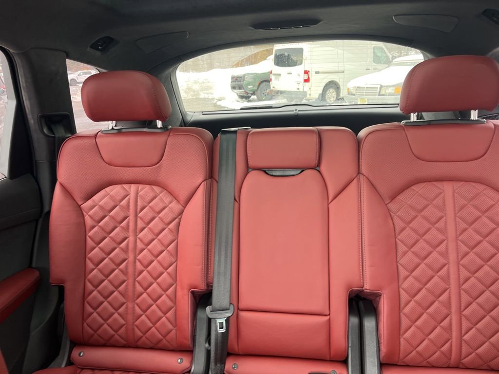 Used 2023 Audi SQ7 Prestige w/ Sport Package image 10