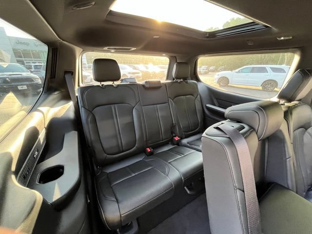 Used 2023 Jeep Wagoneer Series III w/ Premium Group I AWD/4WD image 30