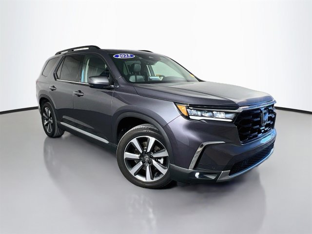 Used 2025 Honda Pilot Touring image 2