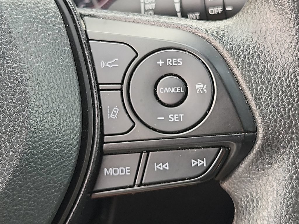 Used 2025 Toyota RAV4 XLE AWD/4WD image 21