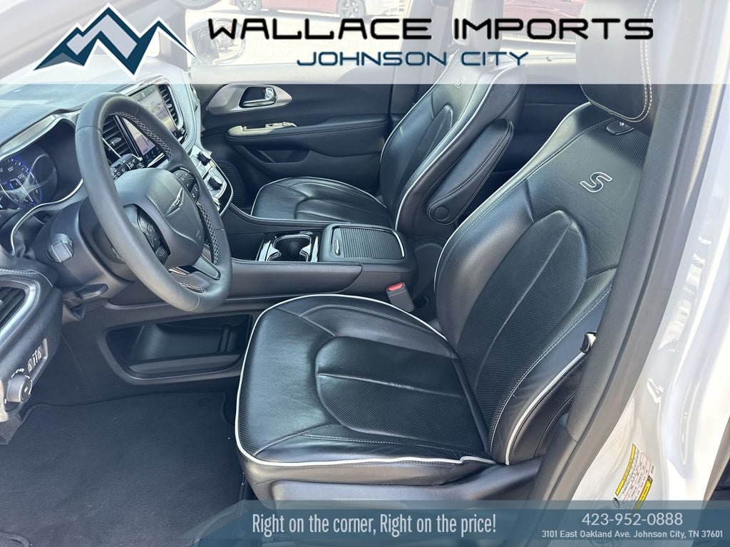 Used 2025 Chrysler Pacifica Limited FWD image 14