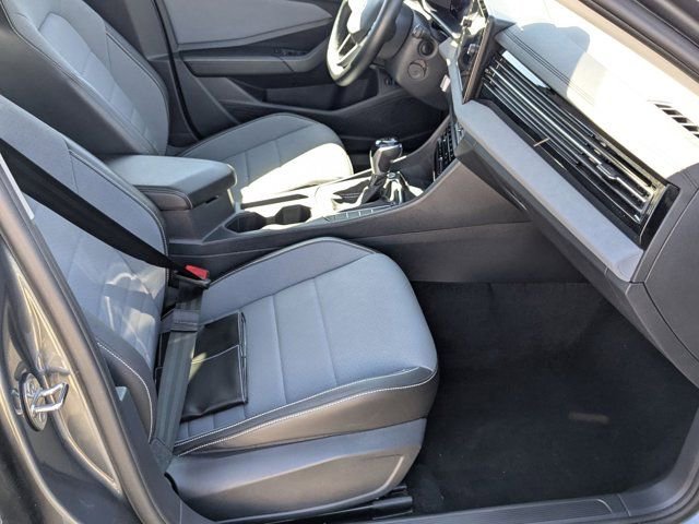 Used 2025 Volkswagen Jetta SE image 29