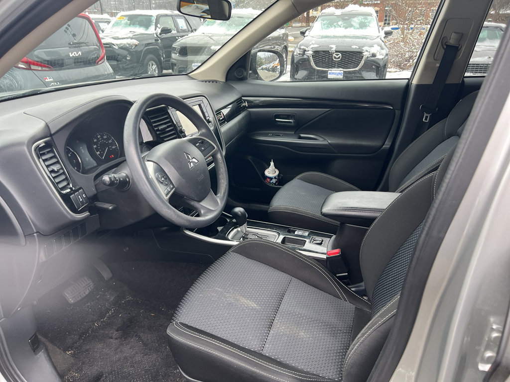 Used 2019 Mitsubishi Outlander ES image 9