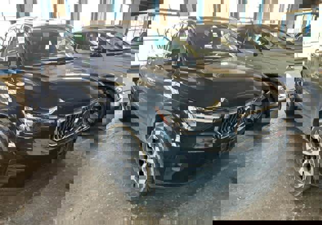 Certified 2023 Volvo XC40 B5 Plus w/ Driver Assist Package image 4