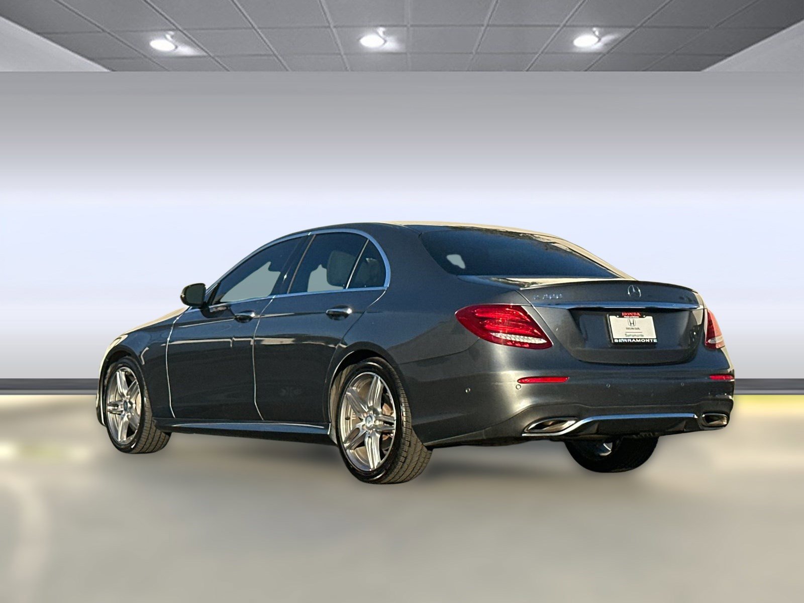 Used 2017 Mercedes-Benz E 300 4MATIC image 3