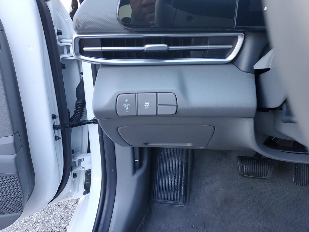 Used 2025 Hyundai Elantra SEL FWD image 19