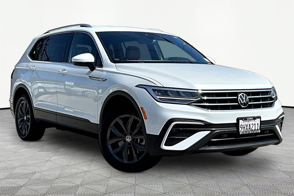Used 2023 Volkswagen Tiguan SE FWD image 1