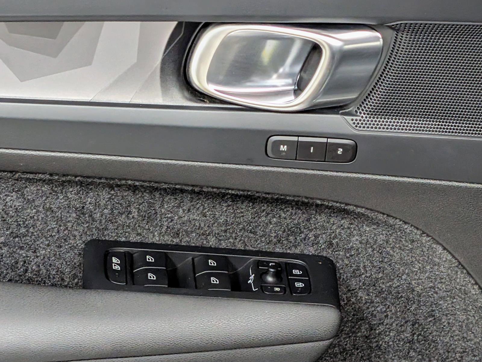 Used 2023 Volvo XC40 Recharge Core image 14