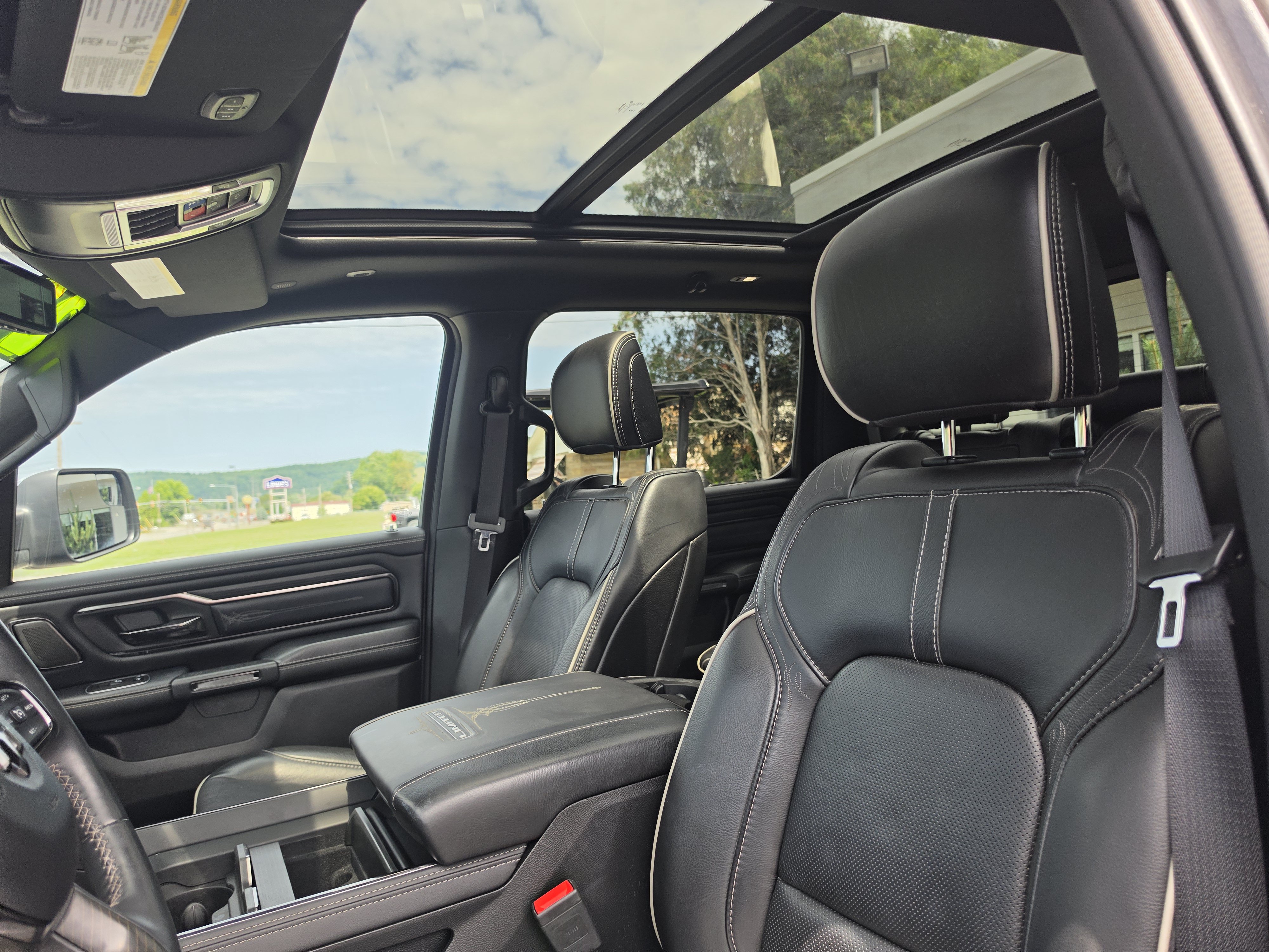 Used 2024 RAM 1500 Limited AWD/4WD image 16