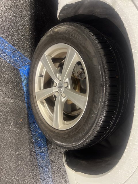 Used 2017 Volvo XC90 T5 Momentum w/ Vision Package image 6