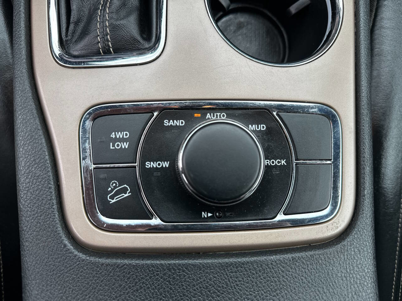 Used 2017 Jeep Grand Cherokee Limited w/ Luxury Group II image 32