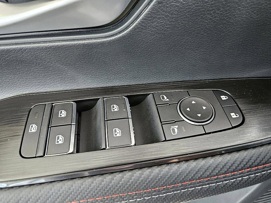 New 2026 Nissan Kicks SR w/ Cold Weather Package image 32