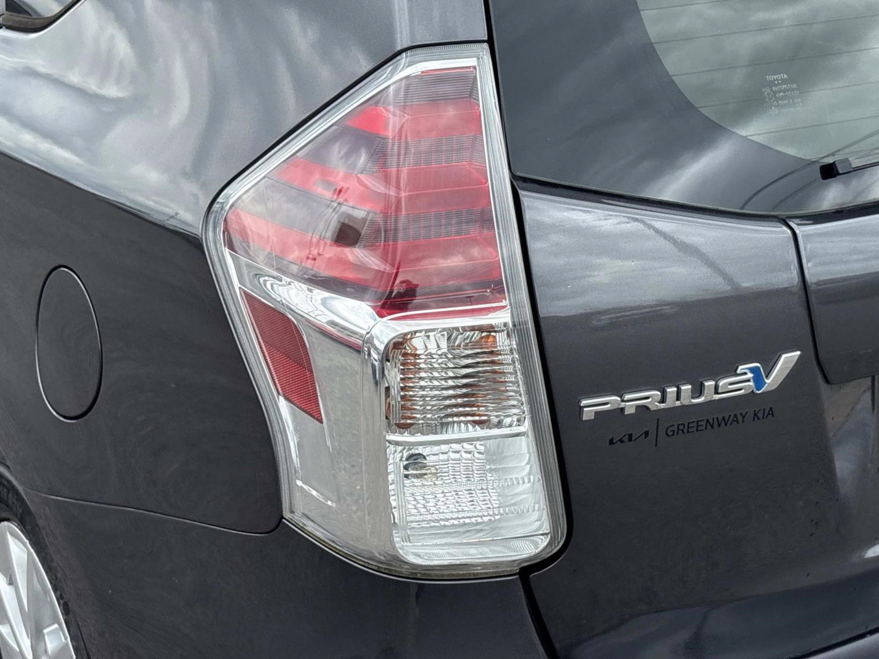 Used 2016 Toyota Prius V Two image 11