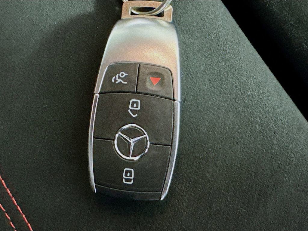 Used 2021 Mercedes-Benz GLB 250 image 35