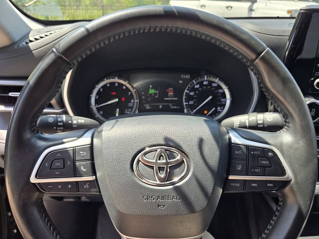 Used 2022 Toyota Highlander XLE AWD/4WD image 28