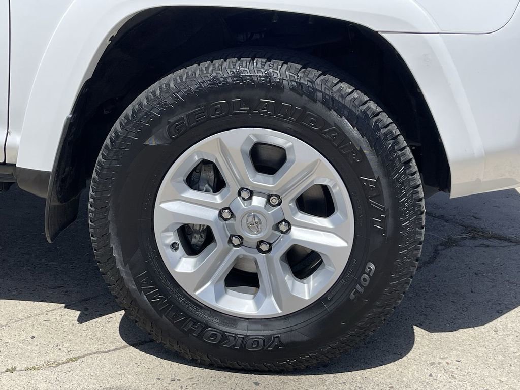 Used 2022 Toyota 4Runner SR5 Premium w/ Moonroof Package AWD/4WD image 33