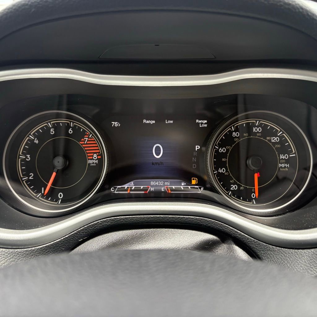 Used 2017 Jeep Cherokee Trailhawk w/ Comfort/Convenience Group AWD/4WD image 20