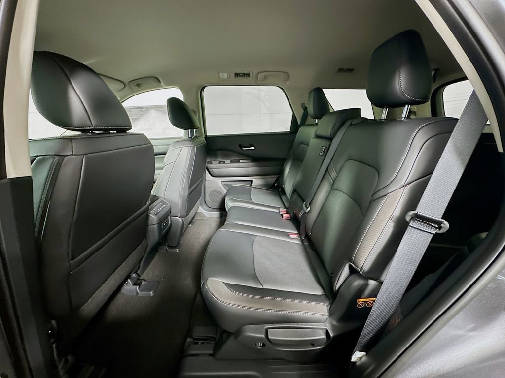 New 2026 Nissan Pathfinder SL AWD/4WD image 16