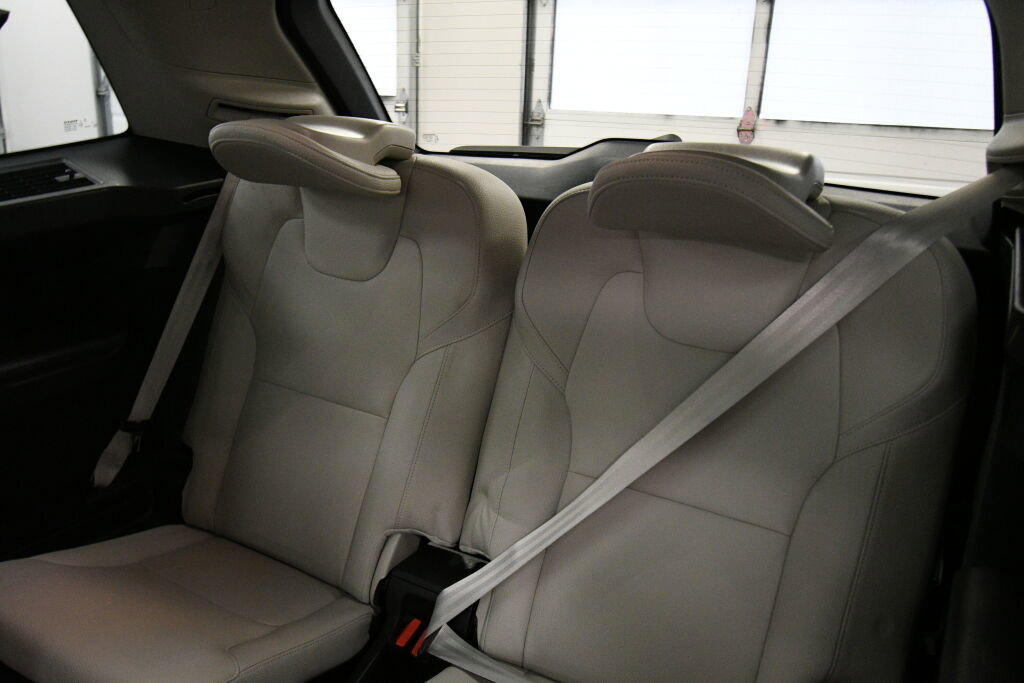 Used 2022 Volvo XC90 T6 Momentum w/ Advanced Package AWD/4WD image 25