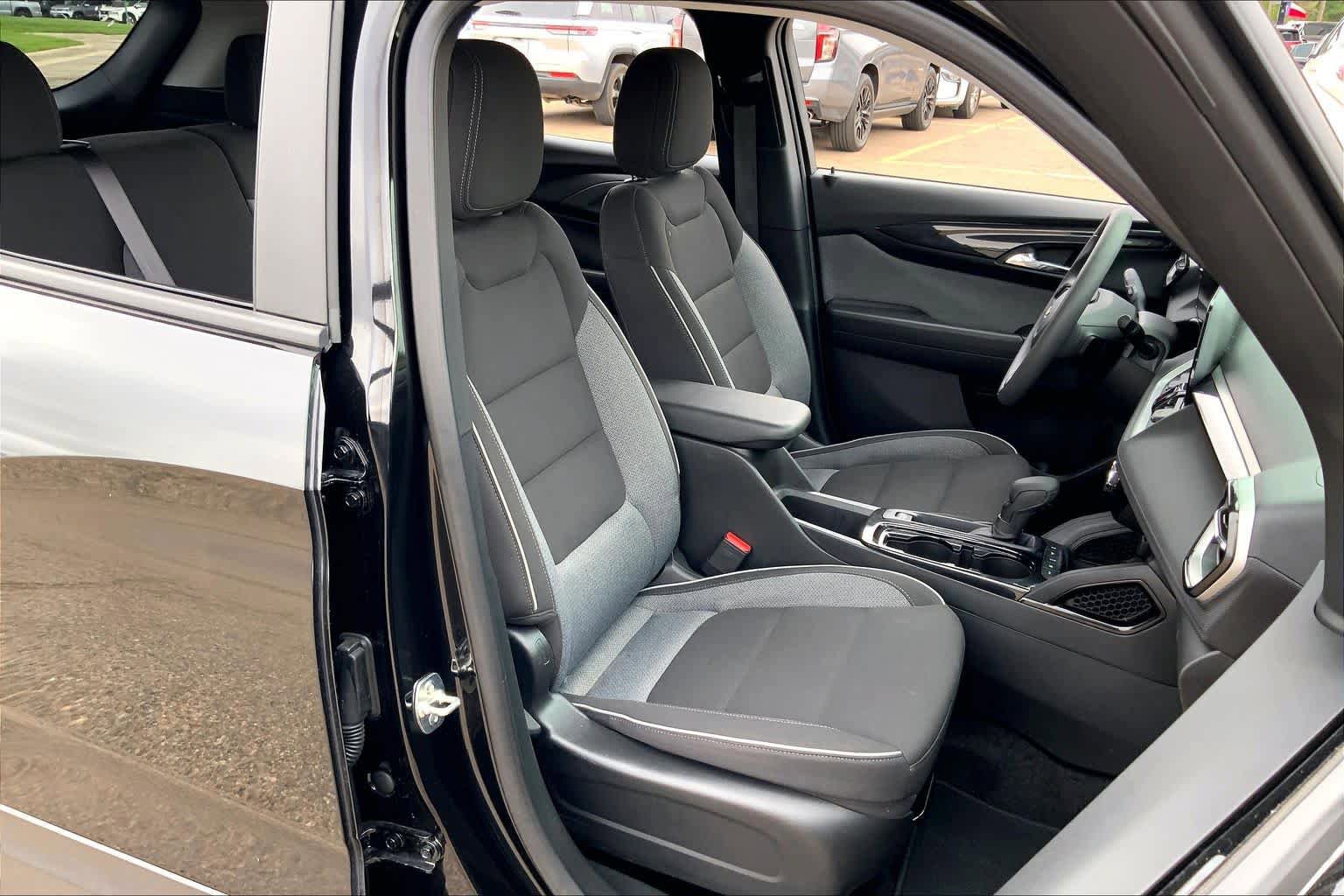 Used 2025 Chevrolet TrailBlazer LT AWD/4WD image 9