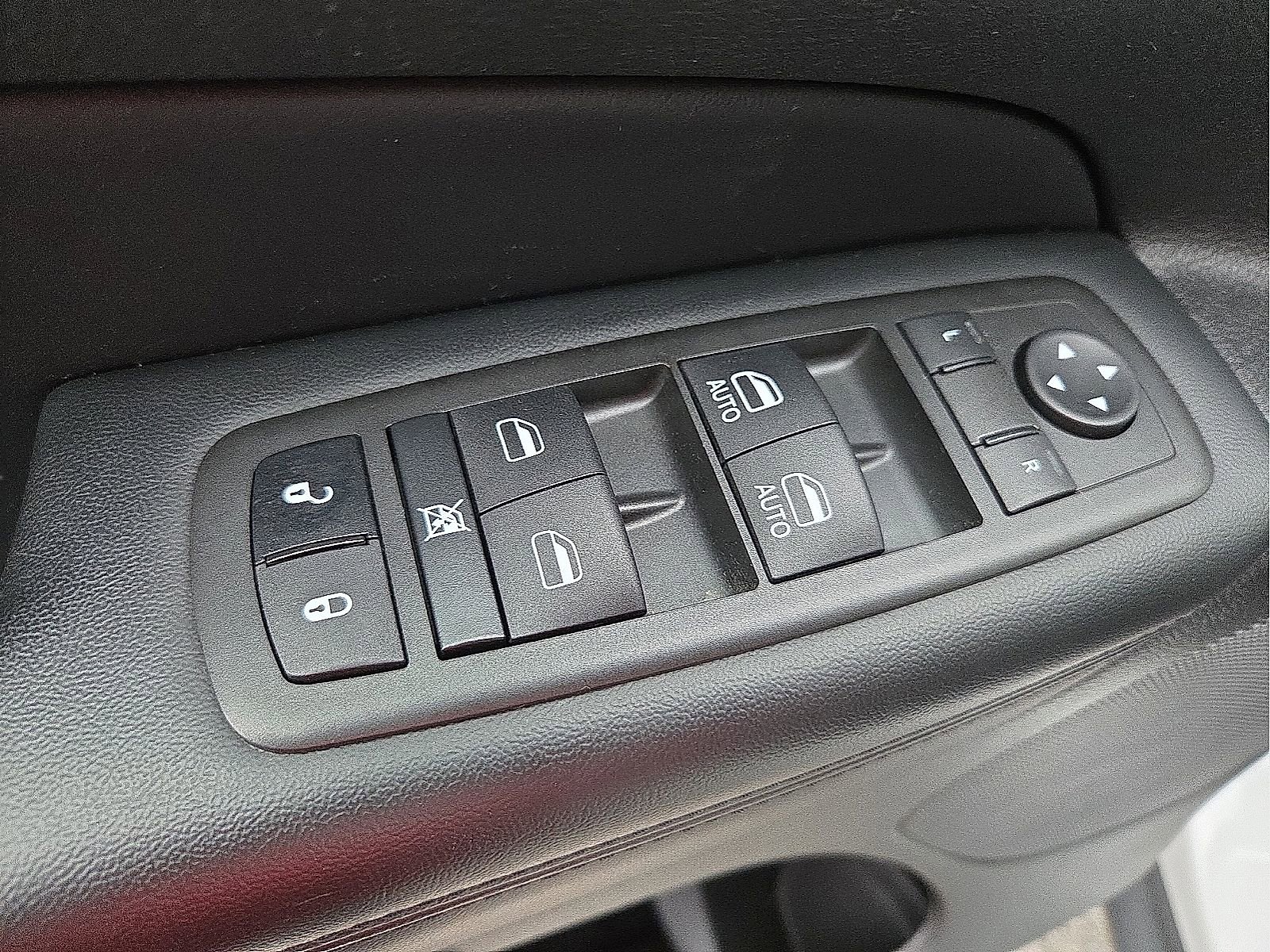 Used 2022 Jeep Grand Cherokee Limited w/ Tech Group AWD/4WD image 15