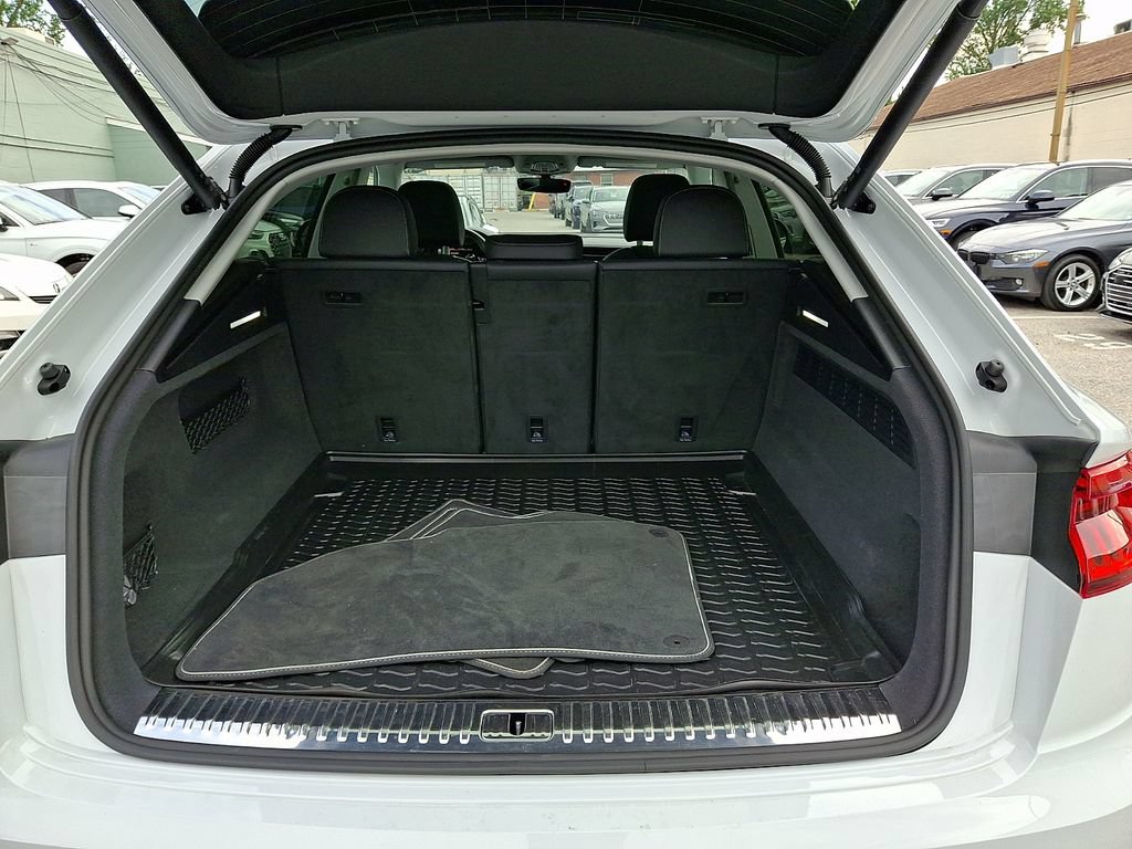 Used 2023 Audi Q8 Premium AWD/4WD image 30