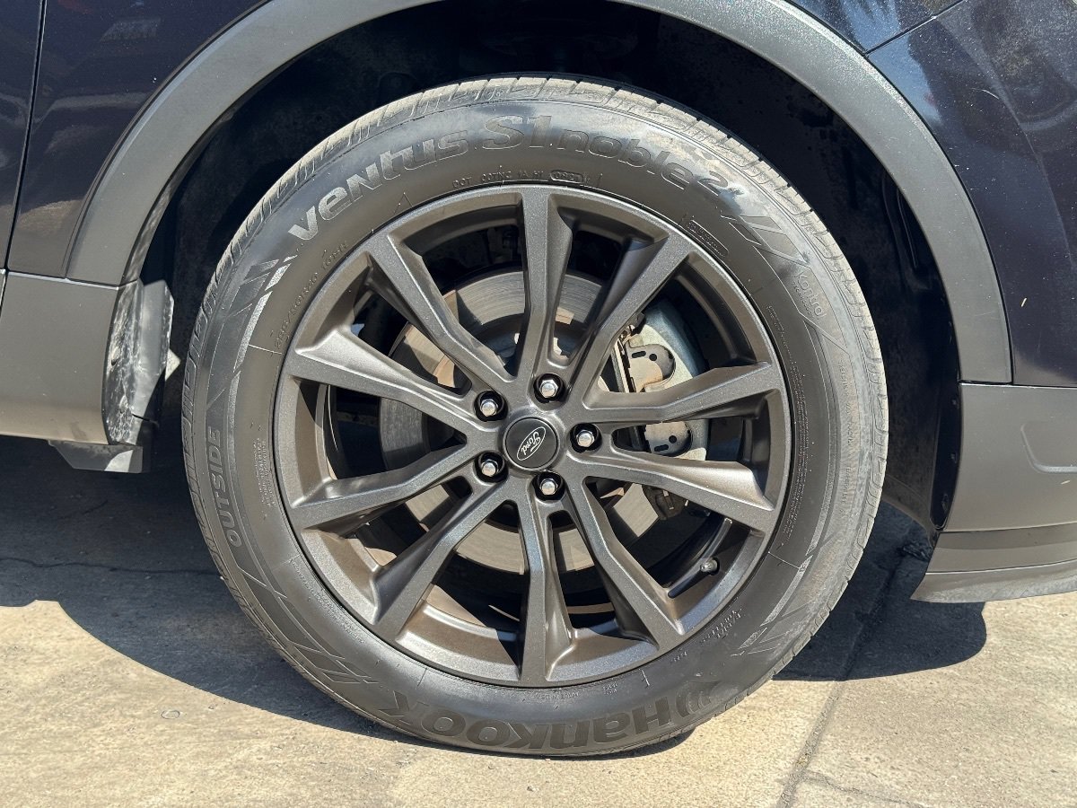 Used 2019 Ford Explorer XLT w/ Equipment Group 202A FWD image 6