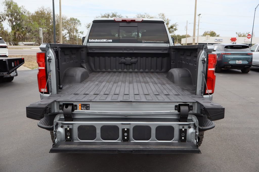 Used 2025 Chevrolet Silverado 2500 LTZ w/ LTZ Plus Package image 27