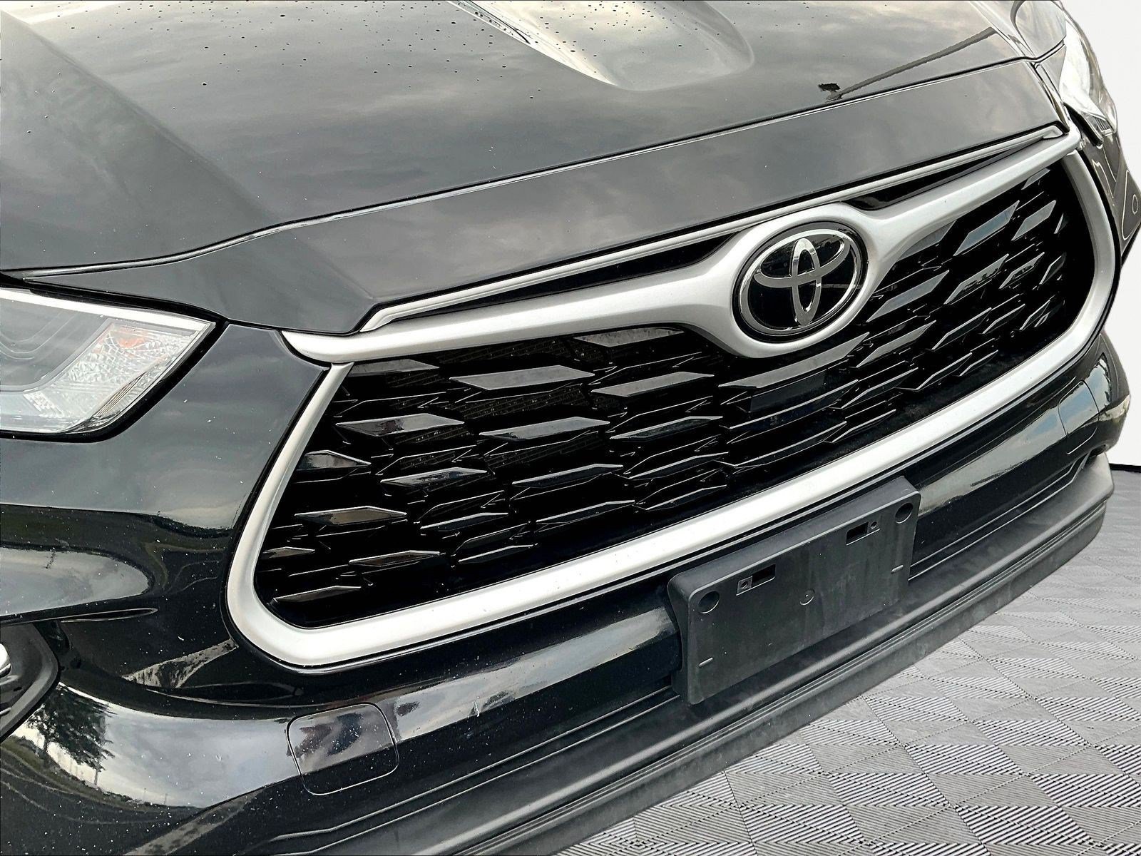 Used 2022 Toyota Highlander LE AWD/4WD image 33